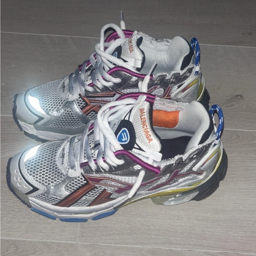 Stock x tag inside balenciaga box - Picture 3 of 4